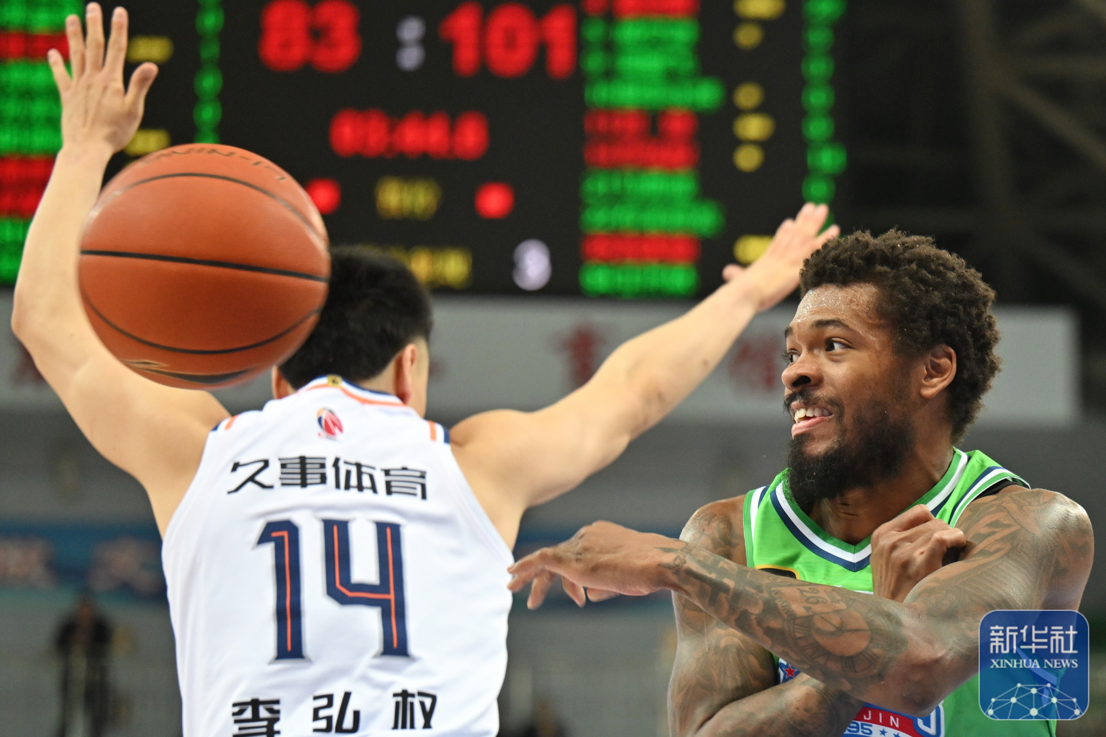 开云电竞官网-上海久事训练开放日，赛后手感冰凉引欢呼，NBA常规赛在即，临场指挥获称赞(nba现场喊防守defence)